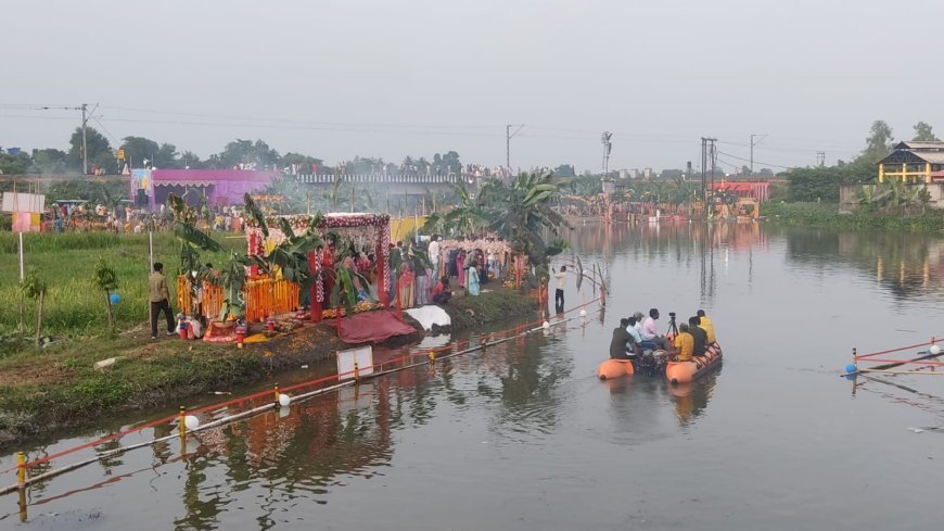 কালিয়াগঞ্জের বর পুকুরের ঘাটে ছট পূজা