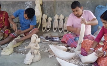 ভিনরাজ্যে পাড়ি দিচ্ছে রুয়ানগরের মুখাও নৌকা