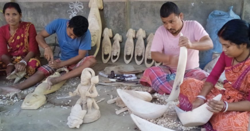 ভিনরাজ্যে পাড়ি দিচ্ছে রুয়ানগরের মুখাও নৌকা