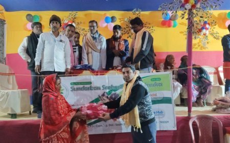 স্বেচ্ছাসেবী সংস্থার বস্ত্র বিতরণ