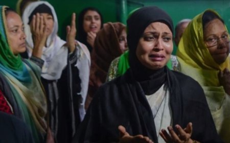 ধর্মের মুখোশে দ্বিচারিতা: বর্তমান বাংলাদেশের এক নীরব বাস্তবতা