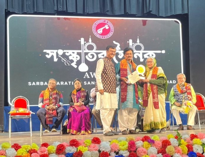 জাতীয়স্তরে সঙ্গীতে ‘সংস্কৃতির সৈনিক অ্যাওয়ার্ড’ পেলেন সুন্দরবনের সঙ্গীত শিল্পী