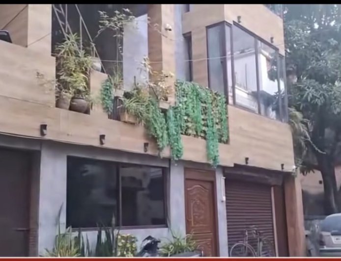 শতদ্রুর রিষড়া র বাড়িতে পুলিশের নজরদারি দেখা নেই স্ত্রী পুত্রের
