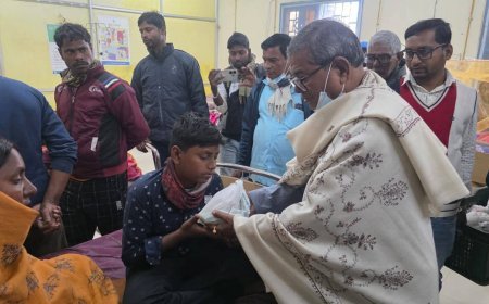 নতুন বছরের শুরুতেই সেবার ডালি: সাগর গ্রামীণ হাসপাতালে রোগীদের ফল বিতরণ মন্ত্রী বঙ্কিমচন্দ্র হাজরার