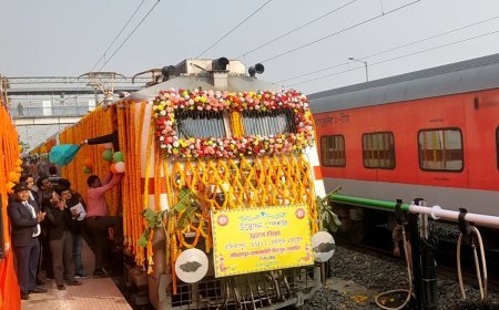 রাধিকাপুর-বেঙ্গালুরু ট্রেনের পথচলা শুরু, খুশির জোয়ার উত্তর দিনাজপুরে