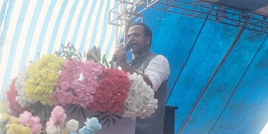 শুভেন্দু অধিকার ও হুমায়ুন কবীরকে গাছে বেঁধে ঝাঁটা পেটার নিদান দিলেন তৃণমূল নেতা