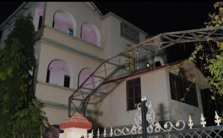 বোলপুরের প্রান্তিক এলাকায় তৃণমূল নেতার হোটেলে পুলিশের হানা, অবৈধ মধুচক্রের অভিযোগে আটক ১৩