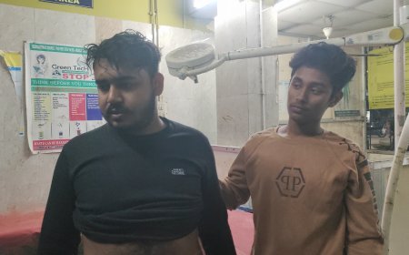 বাইকের ধাক্কায় জখম যুবক রাস্তায় পড়ে ,উদ্ধার কর্তা দশম শ্রেণীর ছাত্র