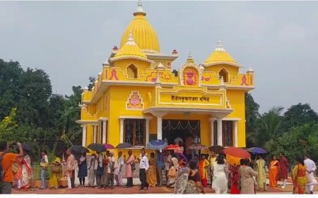 চুঁচুড়ায় শ্রদ্ধা ও ভক্তির আবহে পালিত হল শ্রী  রামকৃষ্ণ দেবের ১৯১তম জন্মতিথি উৎসব