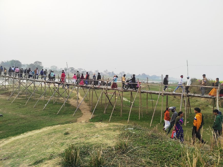 কথা দিয়েও কেউ কথা রাখেনি! সেতু তৈরি করলেন গ্রামবাসীরা