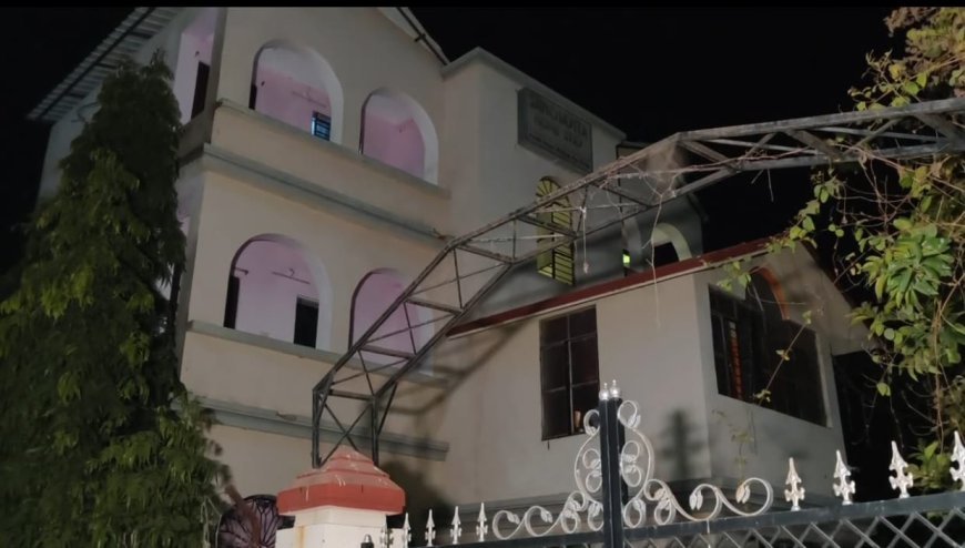 বোলপুরের প্রান্তিক এলাকায় তৃণমূল নেতার হোটেলে পুলিশের হানা, অবৈধ মধুচক্রের অভিযোগে আটক ১৩