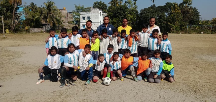 চম্পাহাটির মাঠে খুদে ফুটবলারদের নিবিড় প্রশিক্ষণ