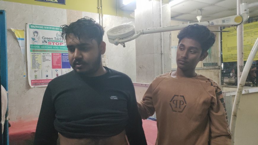 বাইকের ধাক্কায় জখম যুবক রাস্তায় পড়ে ,উদ্ধার কর্তা দশম শ্রেণীর ছাত্র