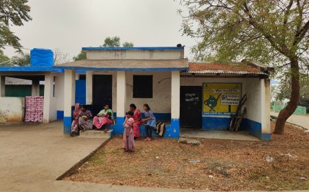 বিষাক্ত ধোঁয়ায় হাঁসফাঁস শিশু-মায়েরা, সুপুরে প্লাস্টিক কারখানা ঘিরে উত্তাল বিক্ষোভ