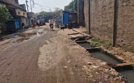 হাওড়ার মালিপাঁচঘড়া এলাকায় নর্দমা থেকে উদ্ধার গাড়ি চালকের দেহ