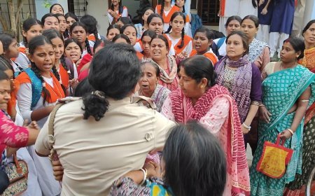 বোলপুরের বিদ্যালয়ে ছাত্রী নিগ্রহের অভিযোগে উত্তেজনা
