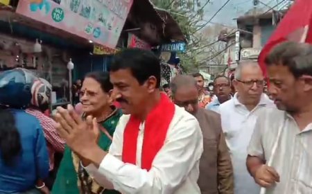 শিলিগুড়িতে ভোট প্রচারে বামফ্রন্ট প্রার্থী