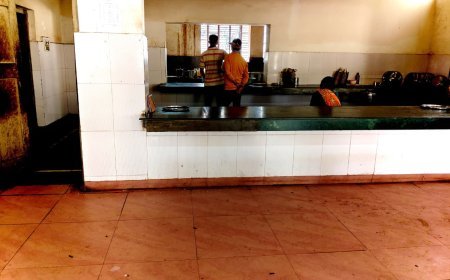 বিশ্বভারতীর আন্তর্জাতিক অনুষ্ঠানে গ্যাস সংকটের ছায়া, কাঠে রান্না ঘিরে রাজনৈতিক তরজা