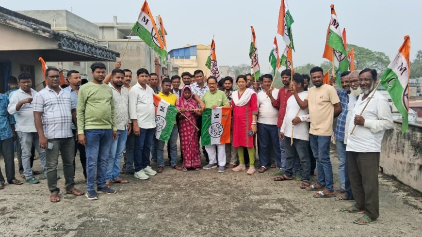 বিজেপি সদস্যার দুইবার তৃণমূলে যোগদান বিতর্ক