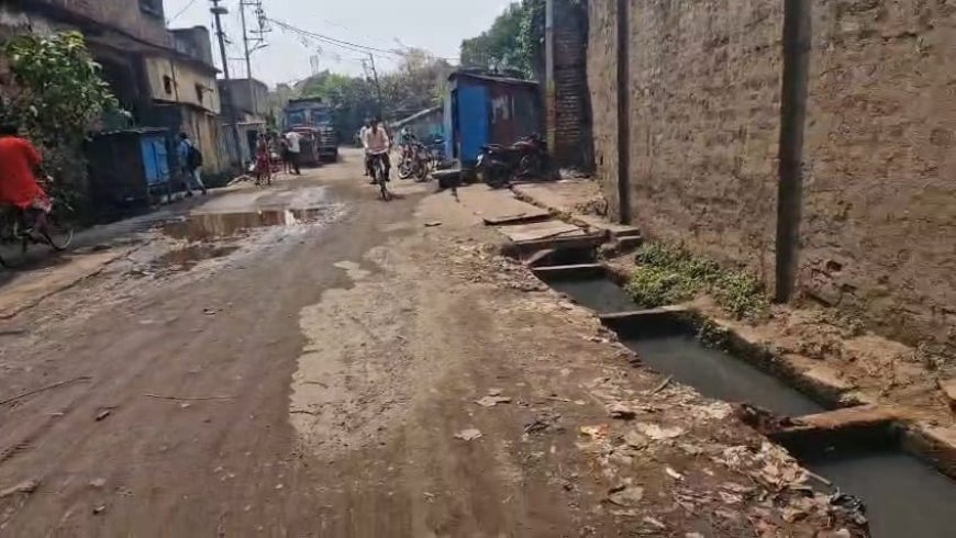 হাওড়ার মালিপাঁচঘড়া এলাকায় নর্দমা থেকে উদ্ধার গাড়ি চালকের দেহ