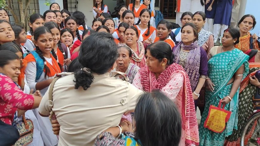 বোলপুরের বিদ্যালয়ে ছাত্রী নিগ্রহের অভিযোগে উত্তেজনা