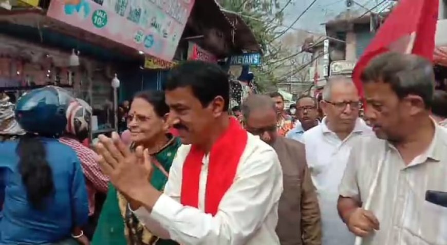 শিলিগুড়িতে ভোট প্রচারে বামফ্রন্ট প্রার্থী