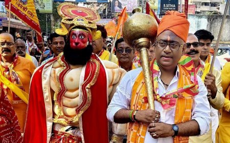 হনুমান জয়ন্তী'তে 'গদা' হাতে শোভাযাত্রায় সামিল গৌতম