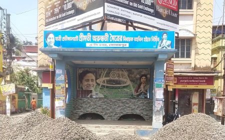 যাত্রী প্রতীক্ষালয়টি এখন নরক যন্ত্রণার প্রতীক্ষালয় পরিণত হয়েছছে