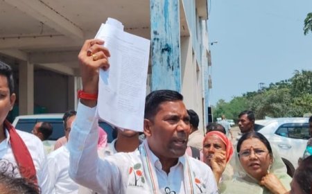 নথিপত্র জমা দেওয়ার দীর্ঘলাইন, দূর্গতদের কথা শুনলেন সাংসদ