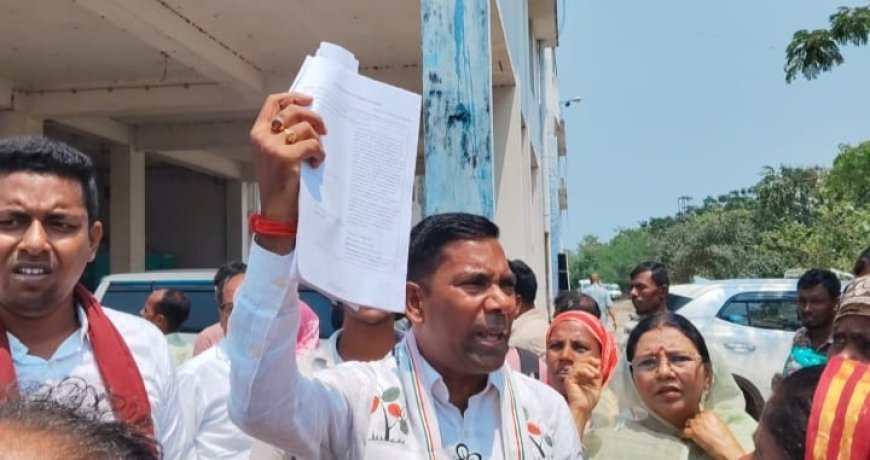 নথিপত্র জমা দেওয়ার দীর্ঘলাইন, দূর্গতদের কথা শুনলেন সাংসদ