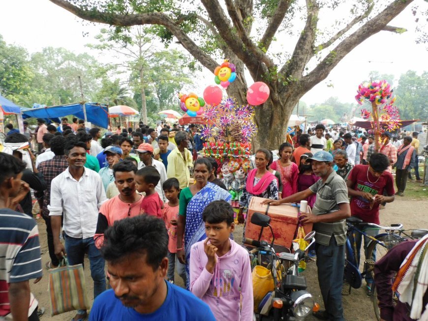 বাঁকুড়া ছাতনা থানার  ঝাঁটিপাহাড়িতে শতাব্দী প্রাচীন মেলা 'হুজুক গাজন"