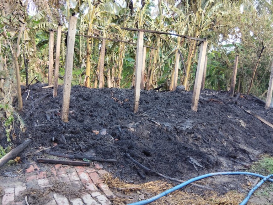 গভীর রাতে বিজেপি কর্মীর বাড়িতে ভয়াবহ অগ্নিকান্ড,অভিযোগ তৃণমূল আশ্রিত দূষ্কৃতিদের বিরুদ্ধে
