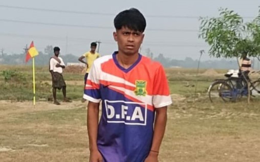 লিগামেন্ট ছিঁড়ে সংকটে প্রতিভাবান ফুটবলার, পুত্রের চিকিৎসার অর্থের দুঃশ্চিন্তায় টোটোচালক