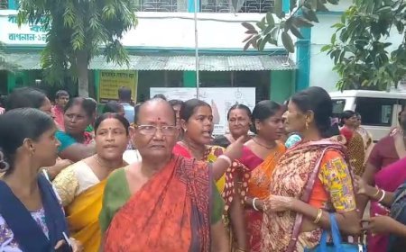 অন্নপূর্ণা ভাণ্ডারের টাকা না পাওয়ায় বাগনানে বিডিও অফিসে বিক্ষোভ মহিলাদের