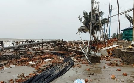 বঙ্গোপসাগরে গভীর নিম্নচাপ ও অমাবস্যার কোটাল: গঙ্গাসাগরে তছনছ কপিল মুনির আশ্রম সংলগ্ন সাগরপাড়, আতঙ্কে এলাকাবাসী