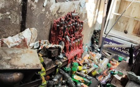 ভোররাতে ভয়াবহ অগ্নিকান্ডে ভষ্মীভূত চায়ের দোকান,কিভাবে চিকিৎসা করাবেন চিন্তায় ভেবে মরণাপন্ন দোকান মালিক!সাহায্যের আবেদন