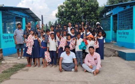 ৪০ জন অনাথ শিশুর হাতে উপহার সামগ্রী তুলে দিলেন সুন্দরবন স্নেহাশীষ সেবা কেন্দ্র