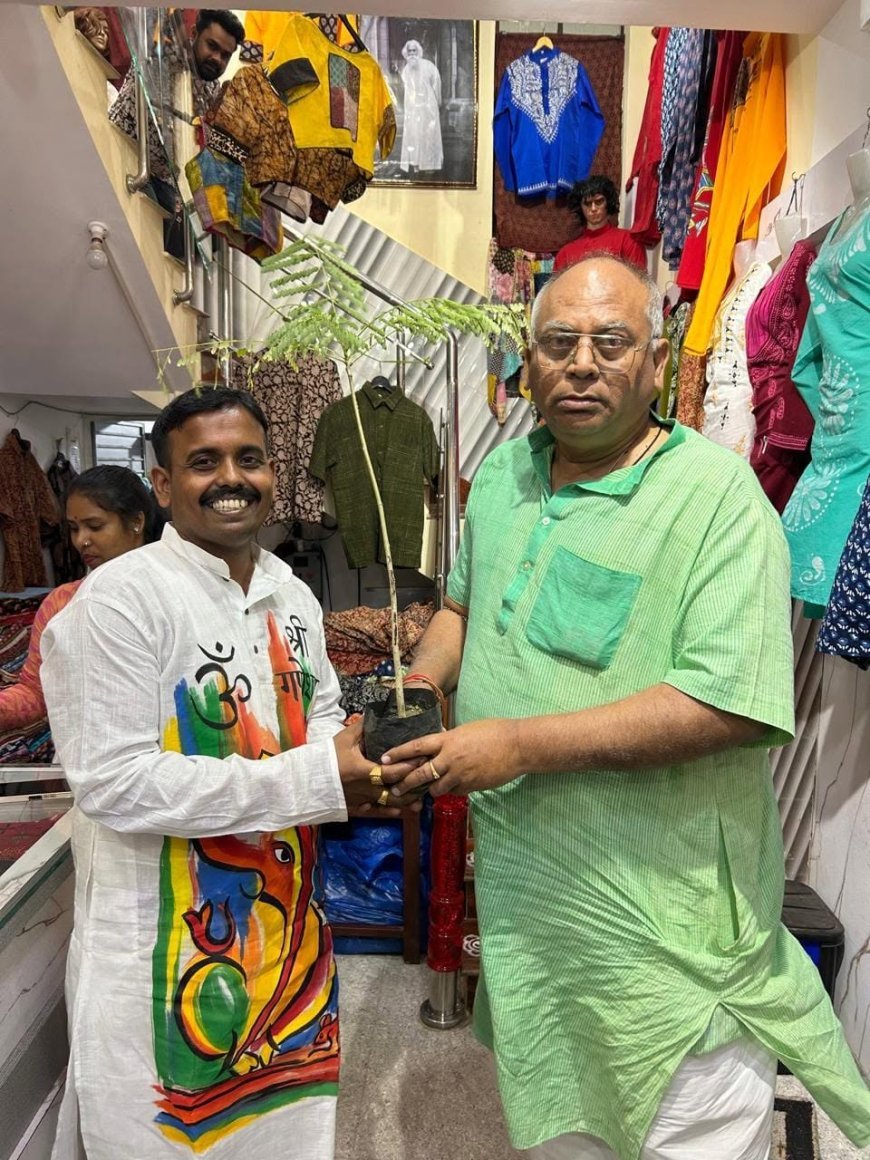 চপ-মুড়ি বিক্রি থেকে ১০০ কোটির সম্পত্তি! শান্তিনিকেতনের রাম সাউকে ঘিরে তুমুল বিতর্ক, নিরপেক্ষ তদন্তের দাবি