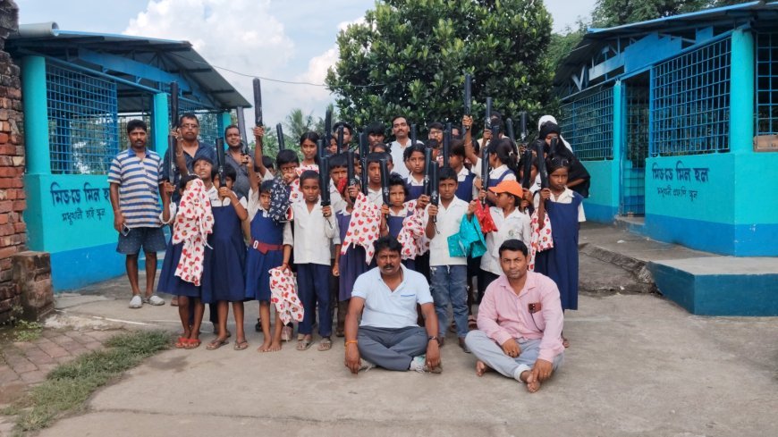 ৪০ জন অনাথ শিশুর হাতে উপহার সামগ্রী তুলে দিলেন সুন্দরবন স্নেহাশীষ সেবা কেন্দ্র