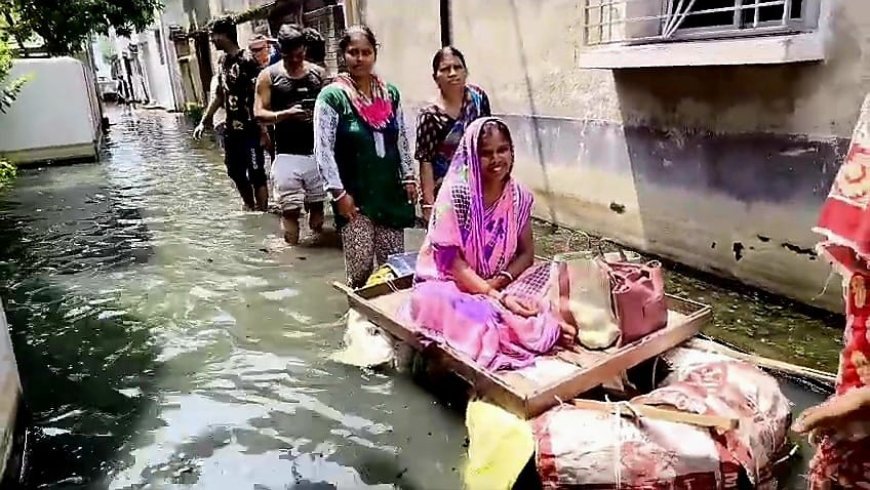 ‘খাল পরিষ্কার হয়, জল নামে না’, কোনা খালিয়ায় ক্ষোভে পথ অবরোধ বাসিন্দাদের